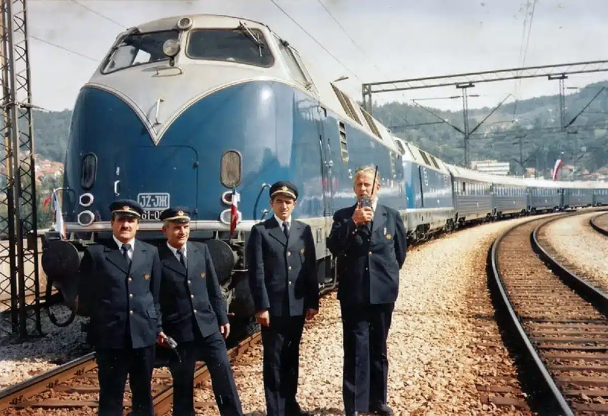 Spomenik tour en Belgrado y sus alrededores - 16 tito tren azul
