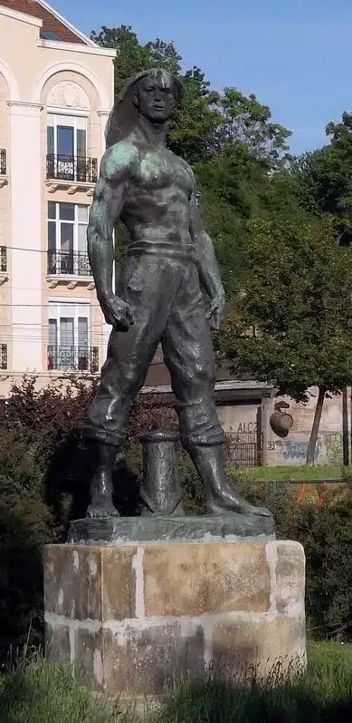 Spomenik tour en Belgrado y sus alrededores - 3 stankovic portuarios caidos