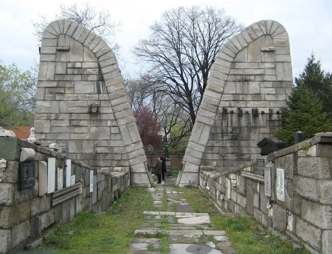 Spomenik tour en Belgrado y sus alrededores - 5 monumento judios cementerio