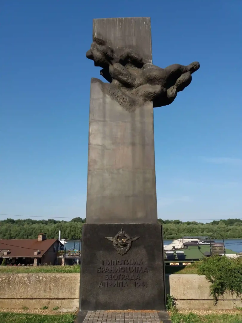 Spomenik tour en Belgrado y sus alrededores - 7 monumento pilotos 2gm
